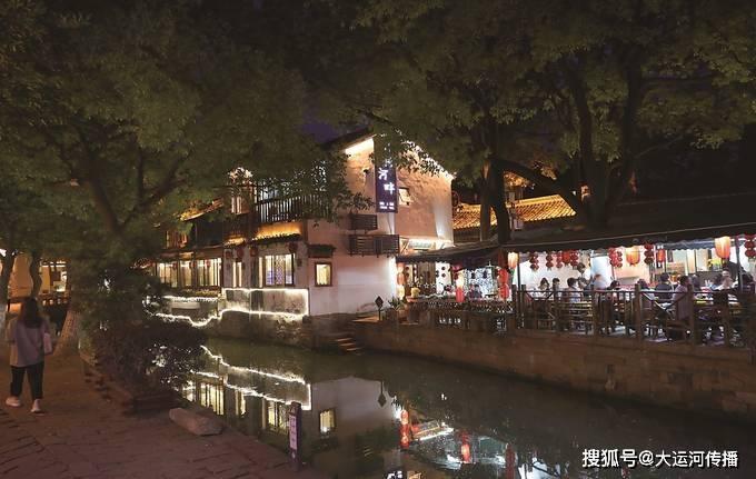 探索电影《人生大事》发布望着你海报,海报中透露出了哪些信息?——引领你进入电影《人生大事》发布望着你海报,海报中透露出了哪些信息?世界的红迪网平台